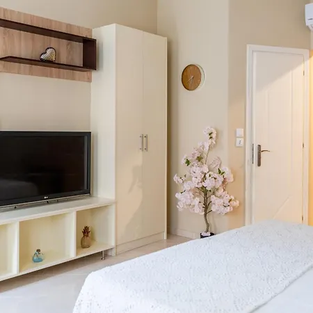 Apartment Romeo 2 *